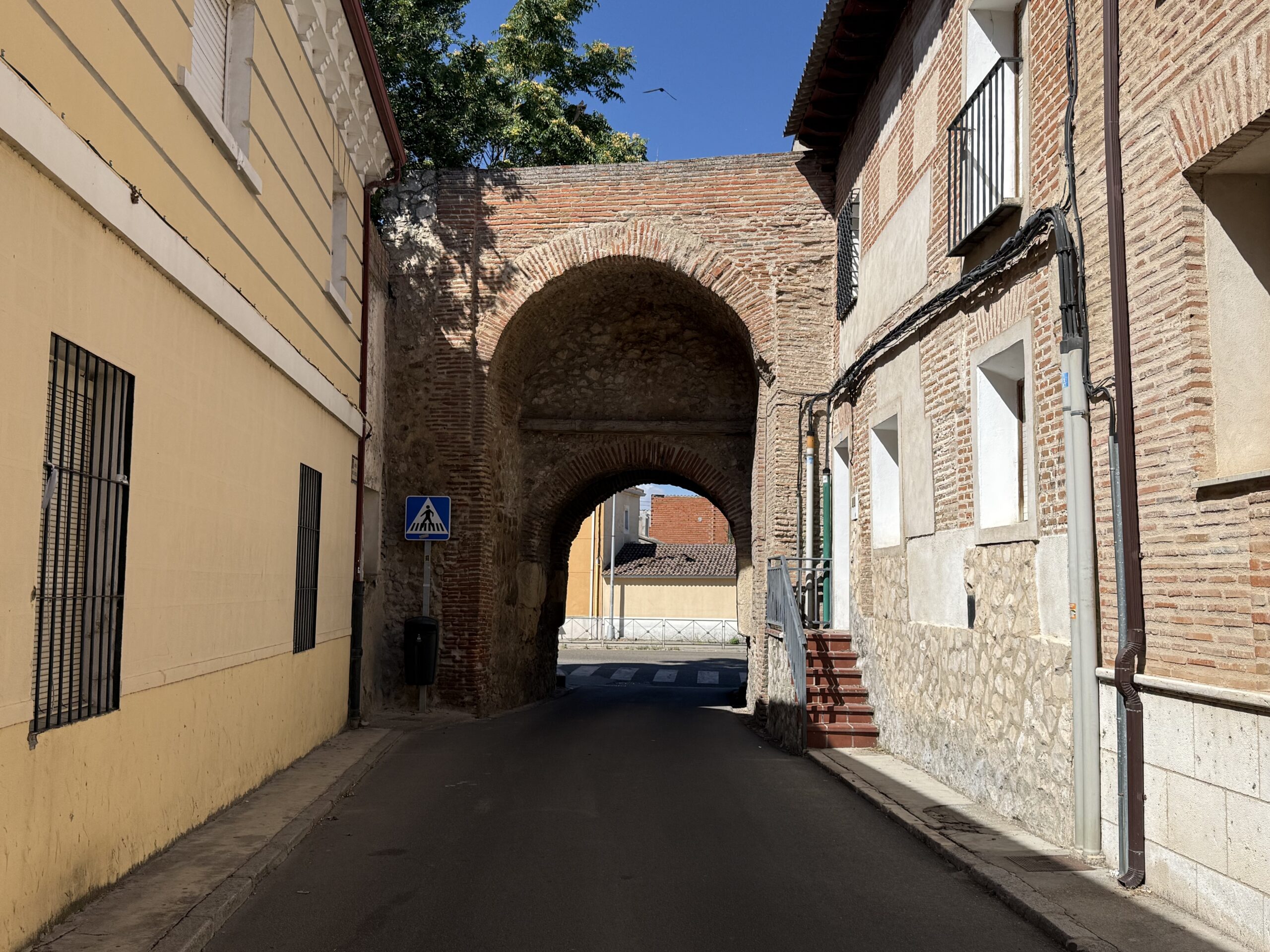 Forografia del arco de la villa, uno de los arcos de Olmedo
