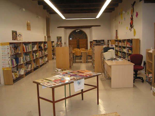 Bliblioteca municipal sala juvenil