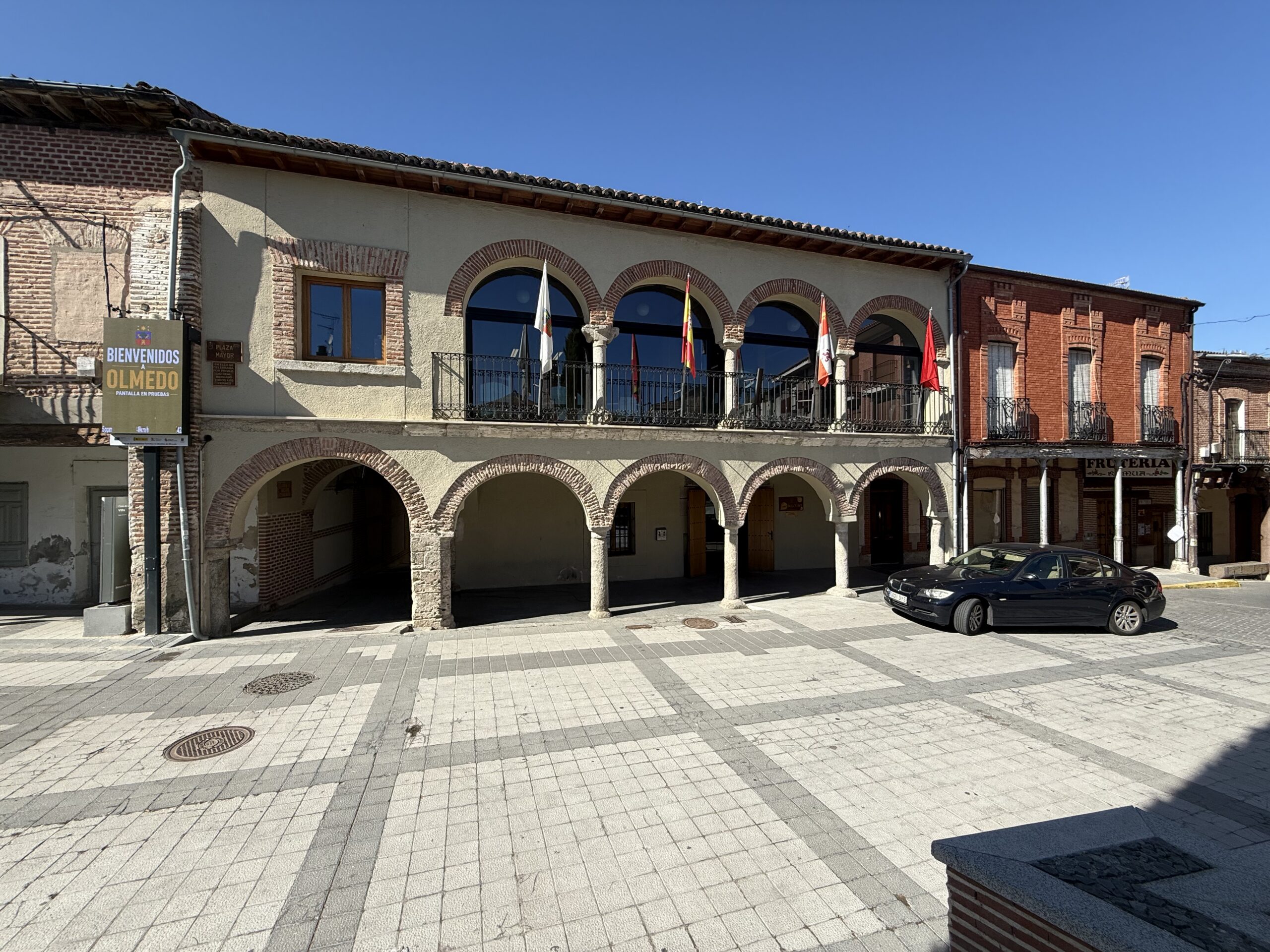 Imagen desde lejos de la casa de la villa. uno de las siete casas de Olmedo