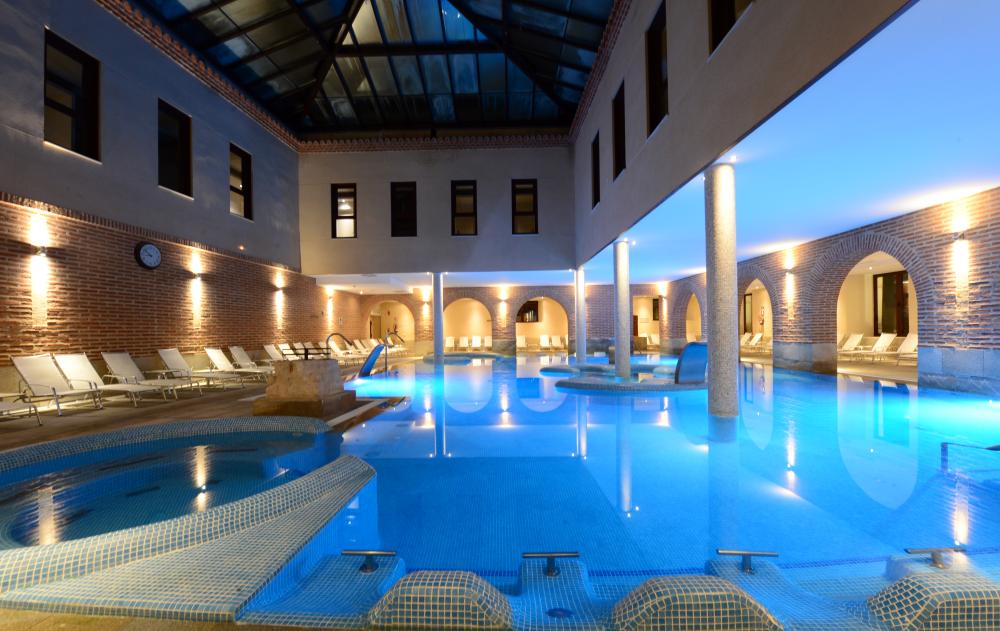 Piscina termal del balneario Olmedo