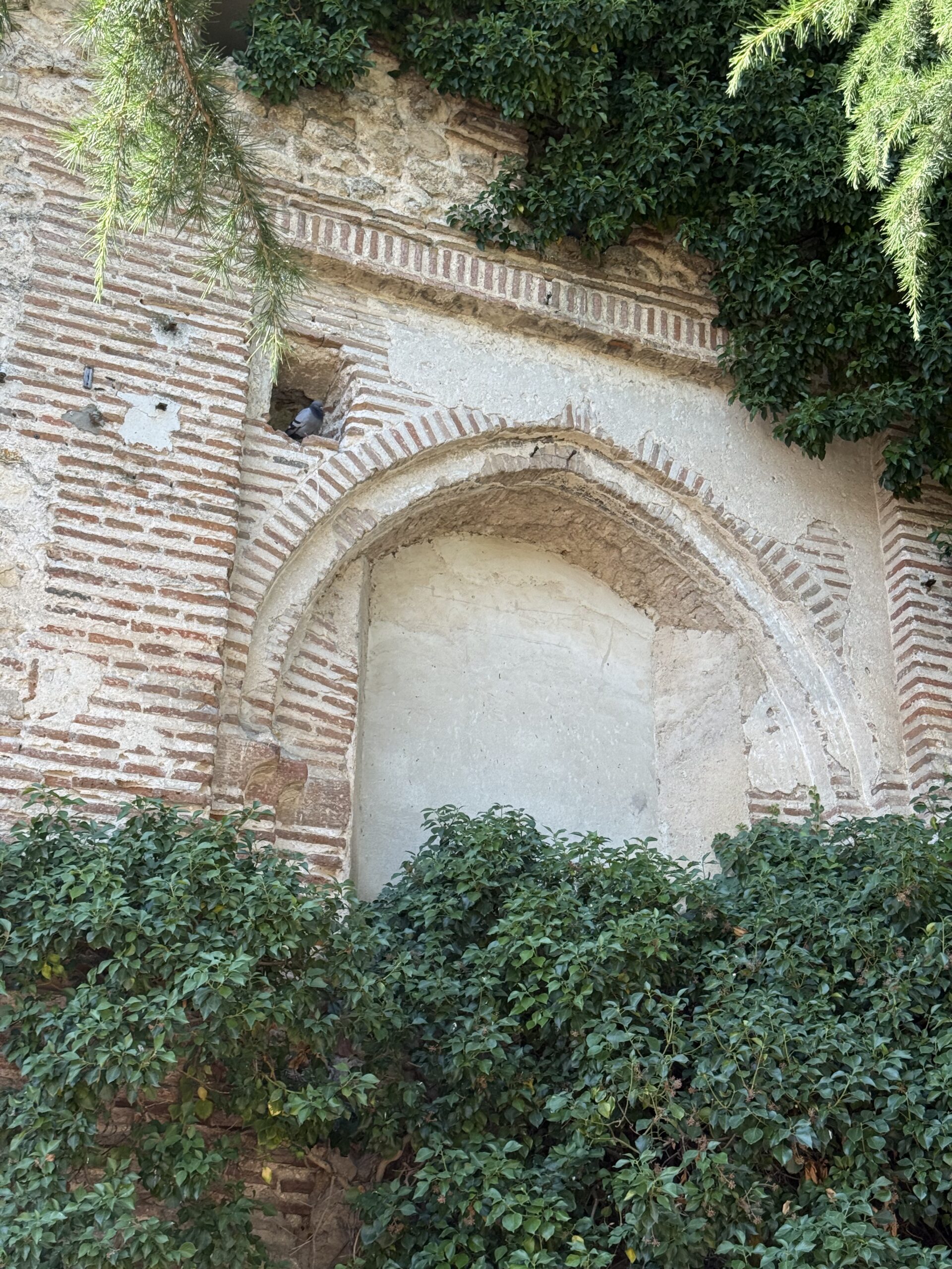 Arco de la iglesia de la trinidad, una de las iglesias de la villa