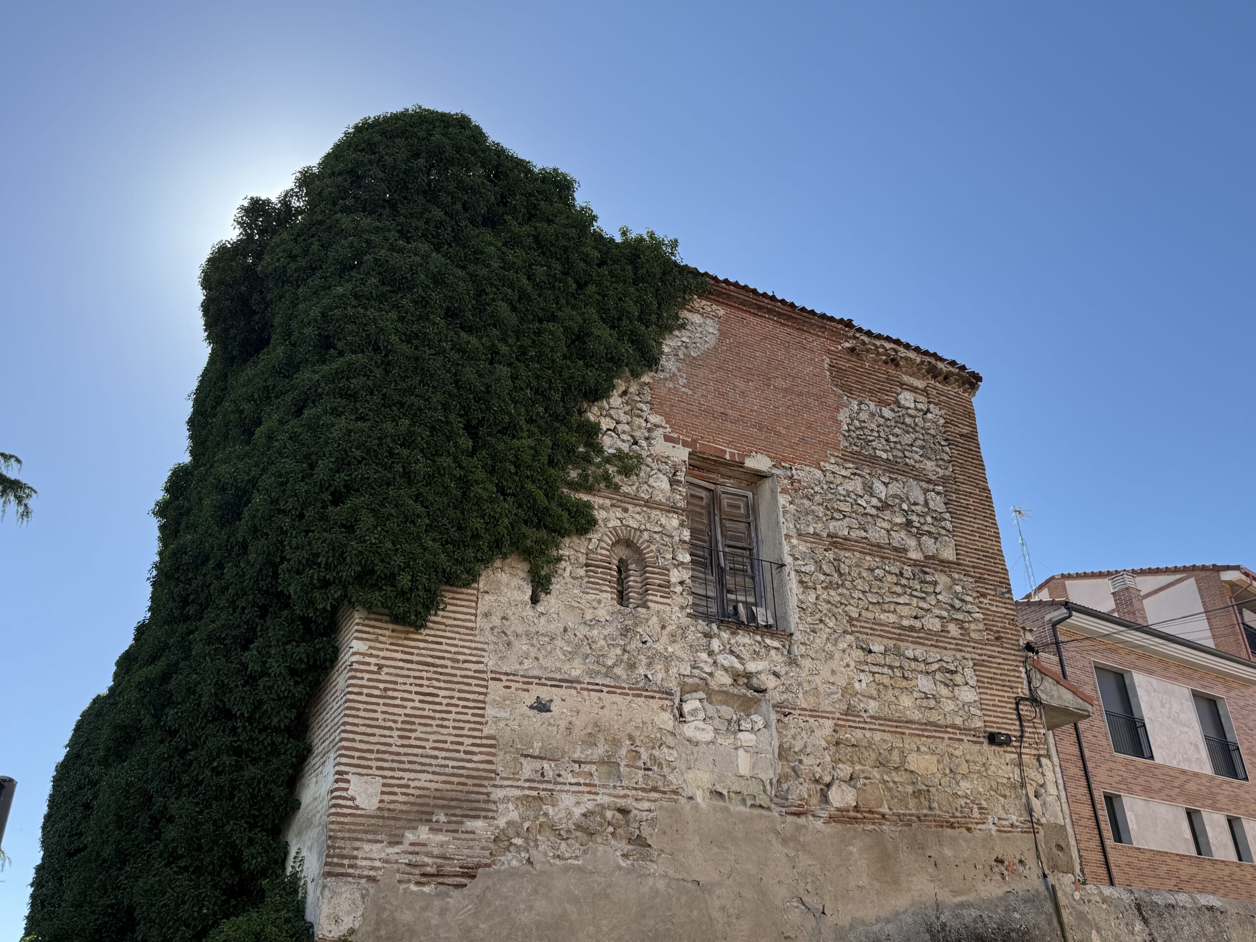 Torre iglesia de la trinidad, uno de los monumentos de Olmedo