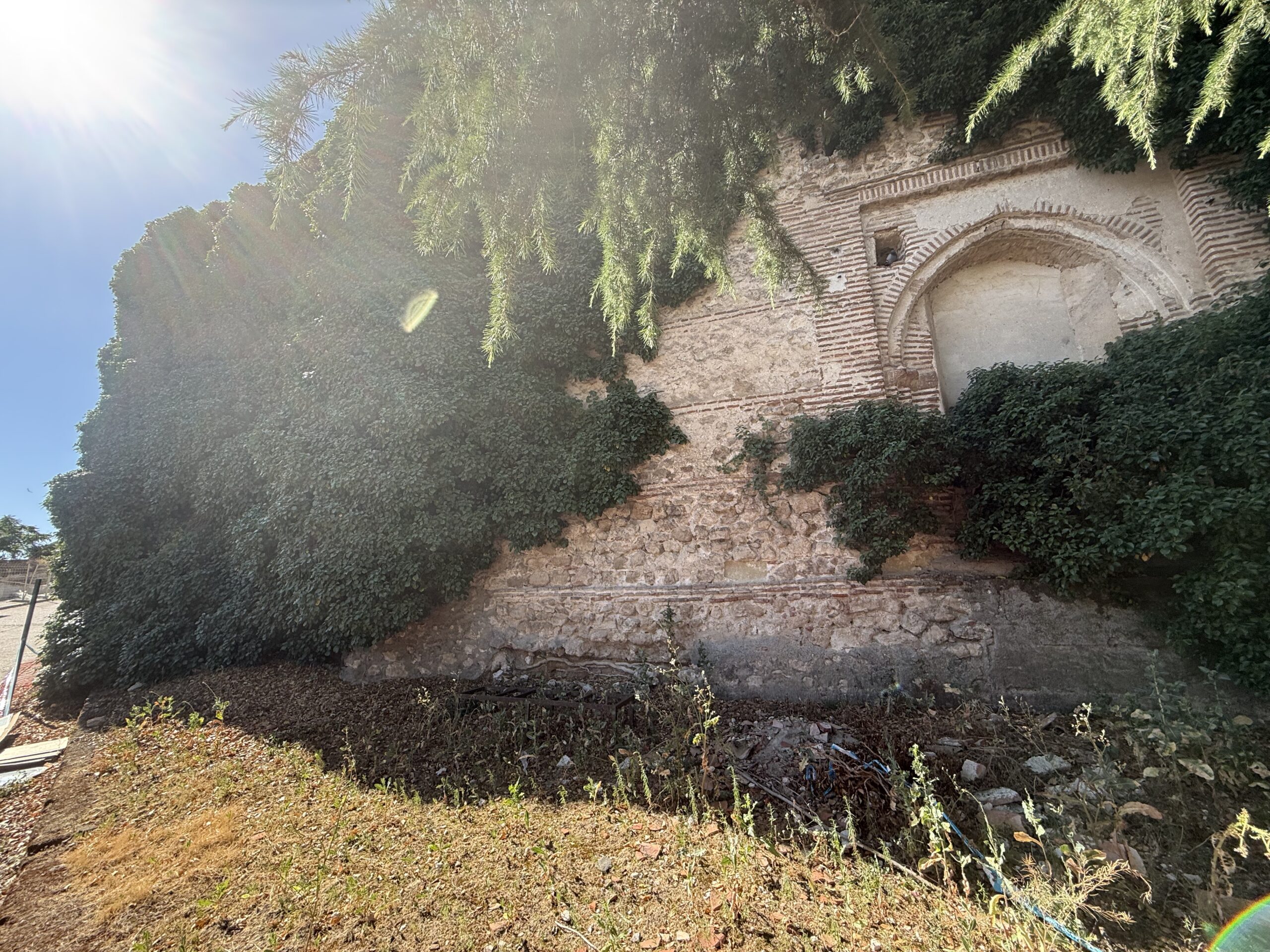 Panorámica del exterior de la iglesia de la trinidad