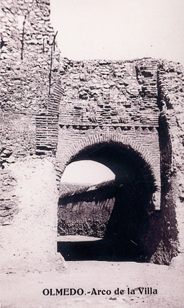 Foto antigua del arco de la Villa