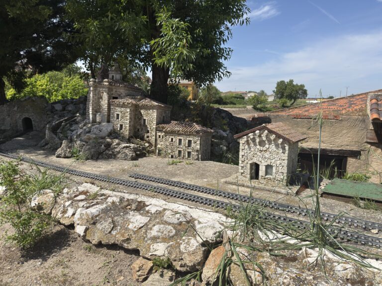 Fotografía de la replica del monasterio de San Saturio