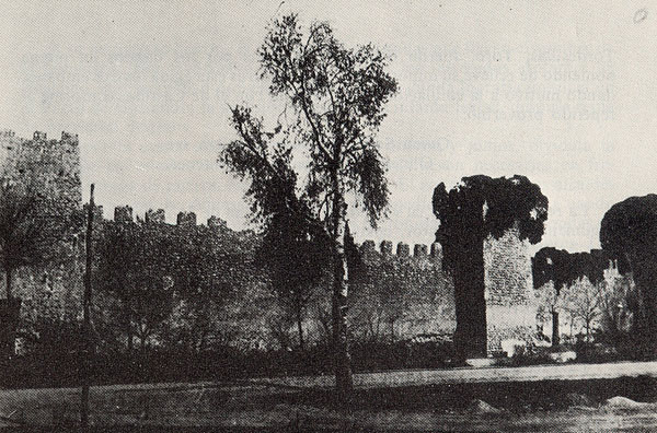 Foto antigua de las murallas de la Villa