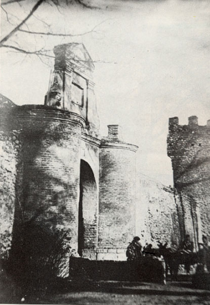 Foto antigua de puerta nueva