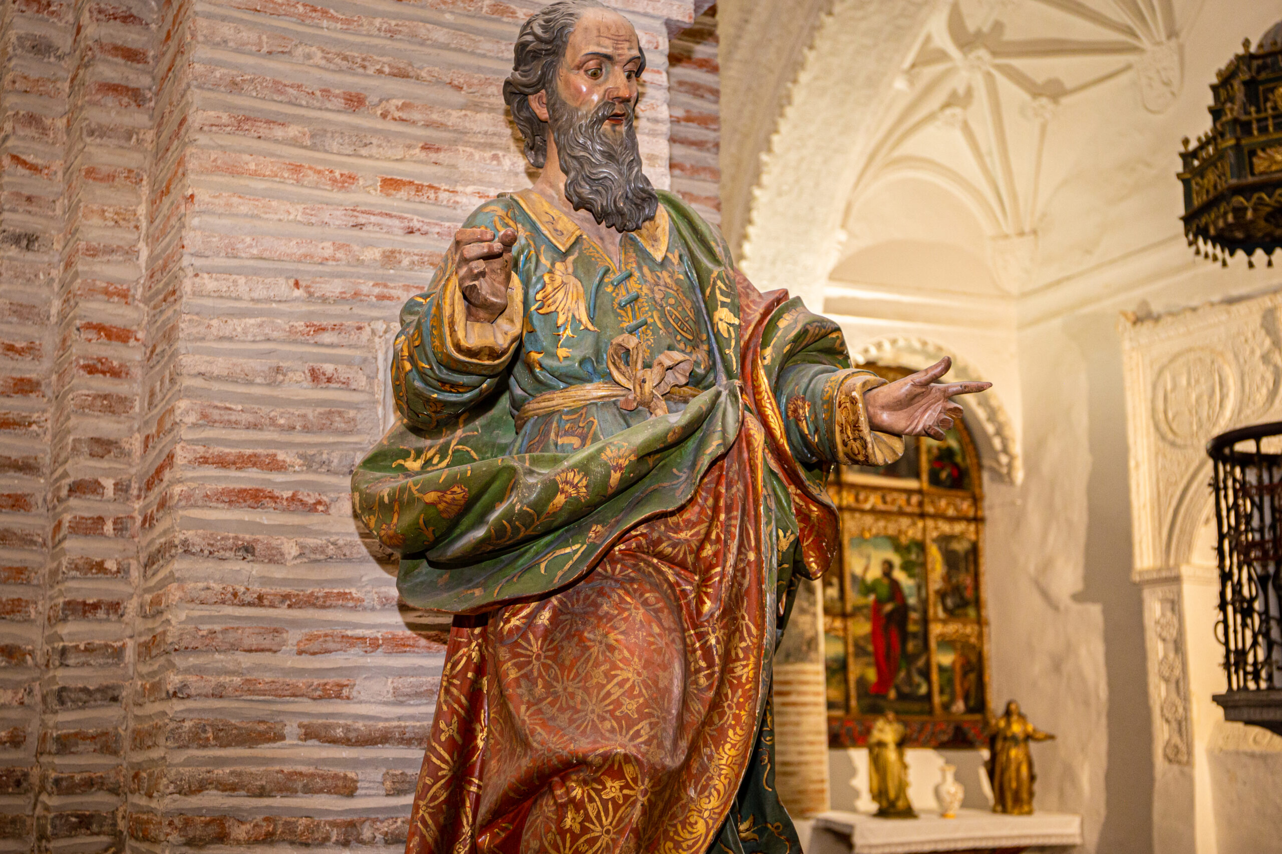 Imagen del interior de la iglesia san Miguel muestra una de las figuras de los santos