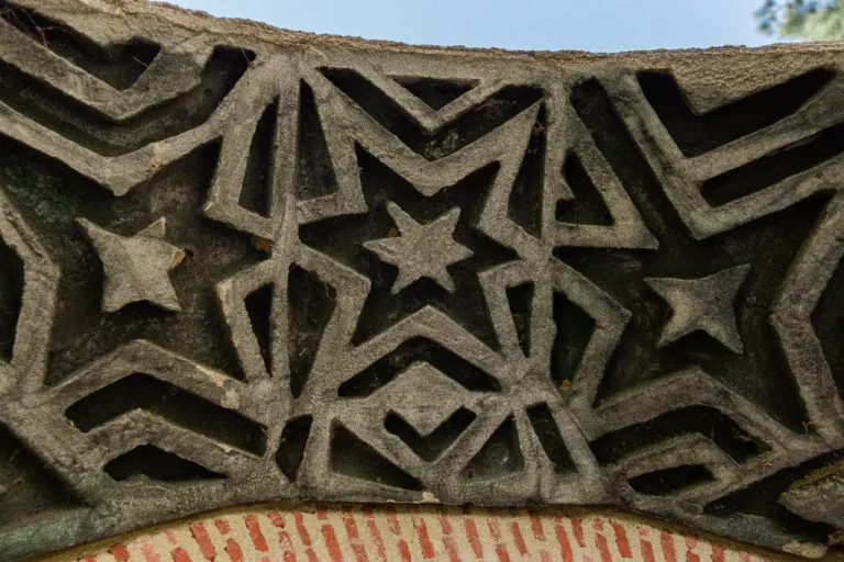 Imagen de la replica de la iglesia de nuestra señora de la Asunción, muestra uno de los patrones de los arcos en la replica