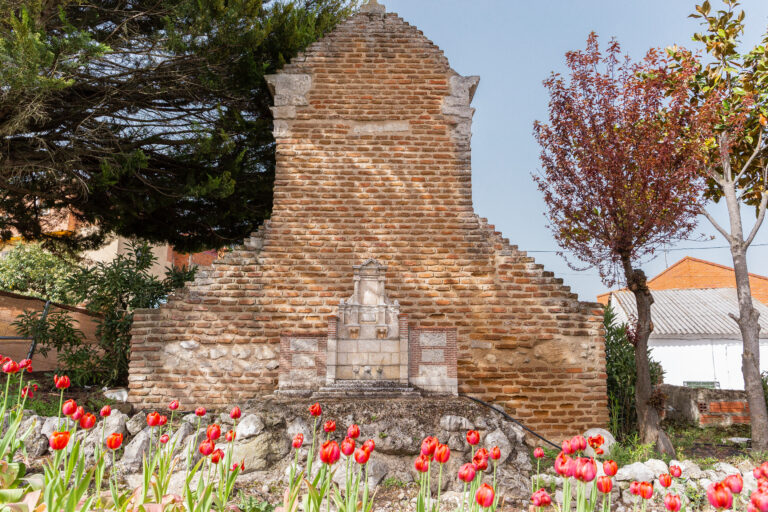 Imagen de la replica de la fuente caño nuevo, una de las replicas del parque temático Mudéjar en la villa de Olmedo
