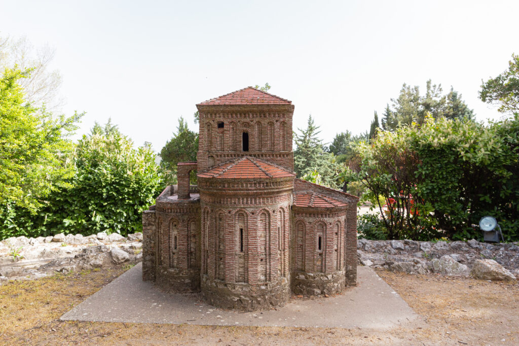 Replica la Lugareja