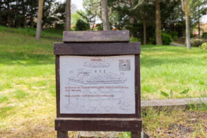 Imagen del cartel informativo del palomar dentro del parque temático Mudéjar