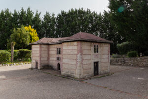 Imagen de la replica del palacio de Pedro I, una de las replicas del parque temático Mudéjar en la villa de Olmedo
