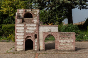 Replica puerta de Medina