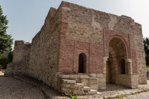 Imagen de la replica de la puerta de San Basilio, una de las replicas del parque temático Mudéjar en la villa de Olmedo