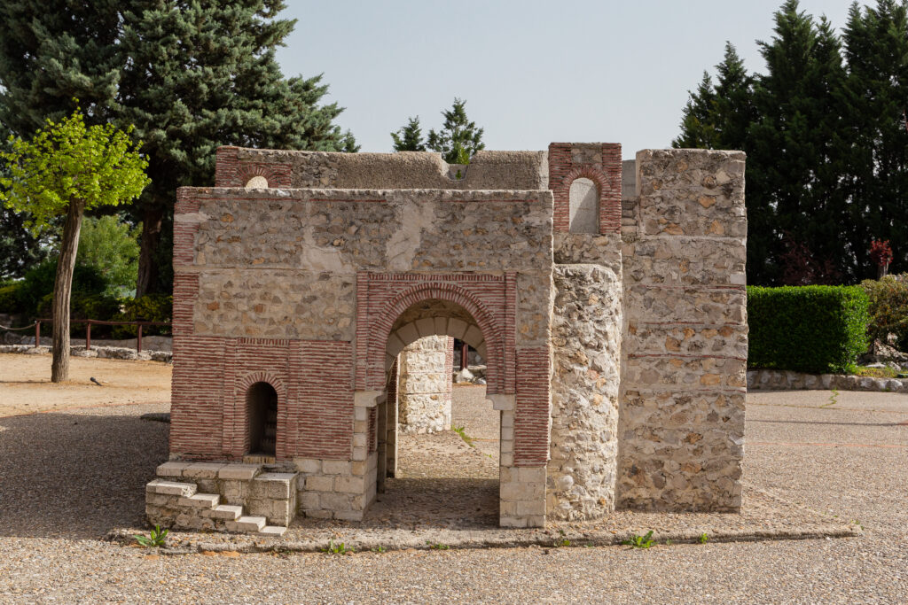 Replica puerta San Basilio