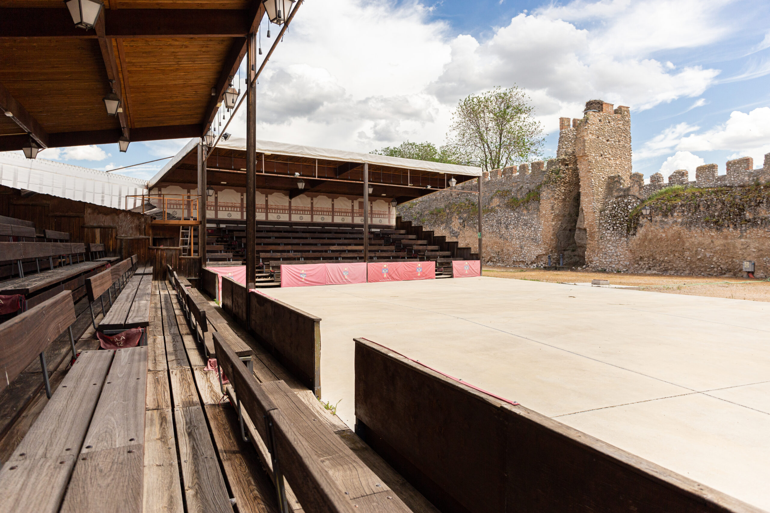 Imagen de la corralada del palacio caballero de Olmedo