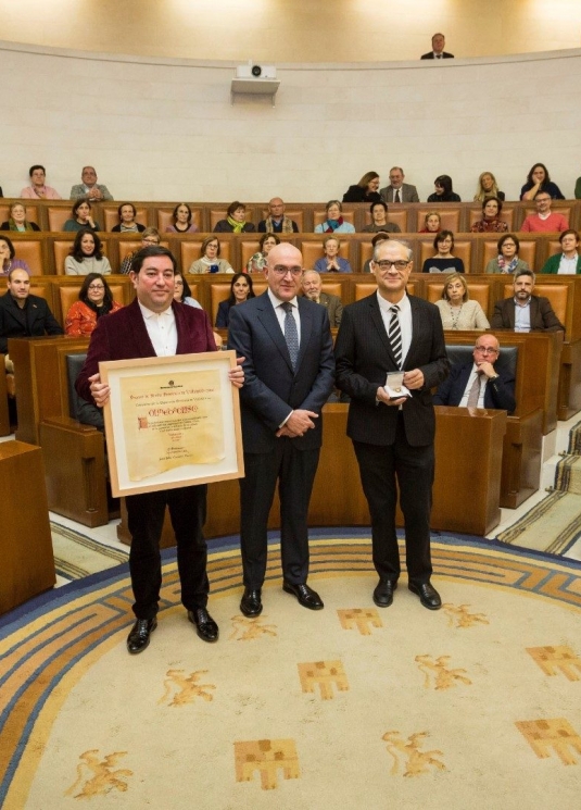 Imagen de la entrega del premio a olmedo clásico