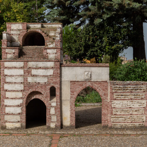 Replica puerta de Medina